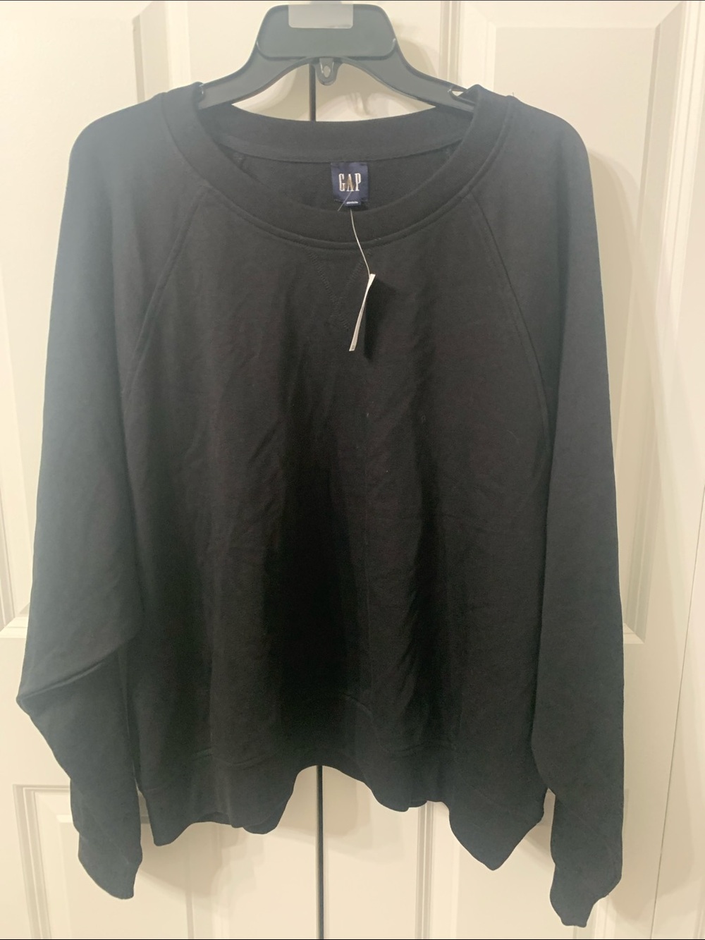 GAP Women's Black Crewneck Sweatshirt